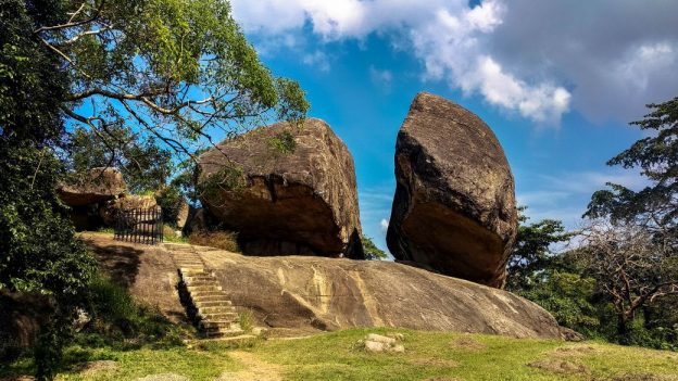 Prorider Trip Sri Lanka Beauty Anuradhapura (vessagiriya Ruins)